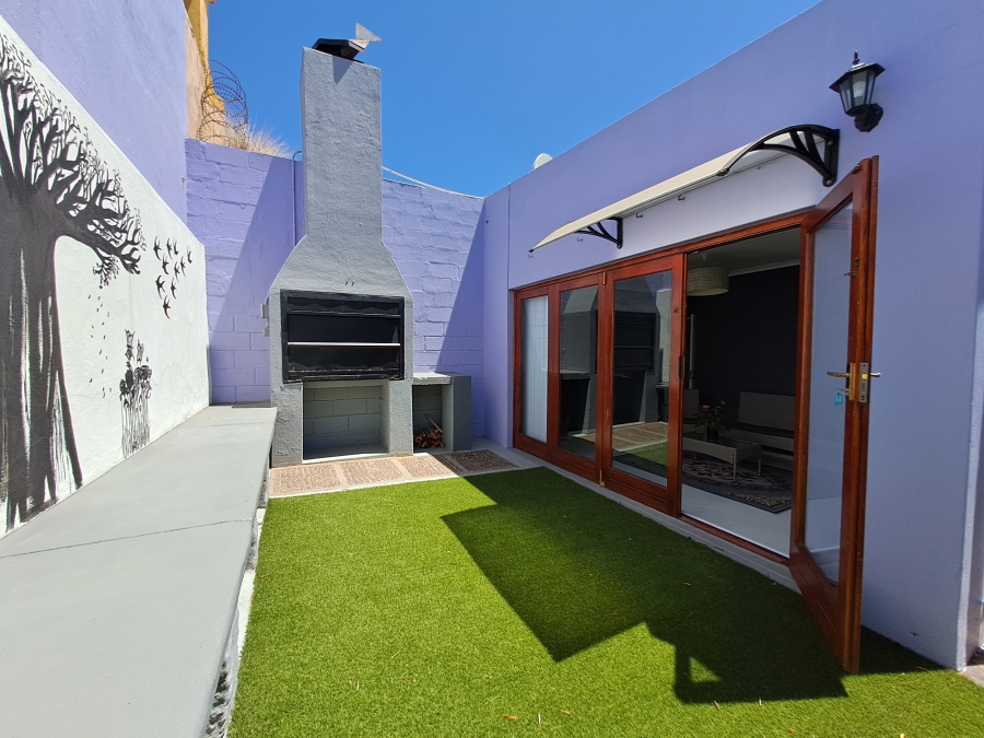 To Let 2 Bedroom Property for Rent in Woodstock Western Cape